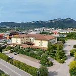 - Di Garda Отель Аффи