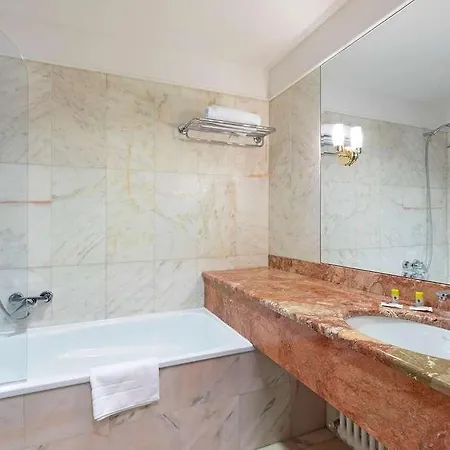 - Di Garda Hotel