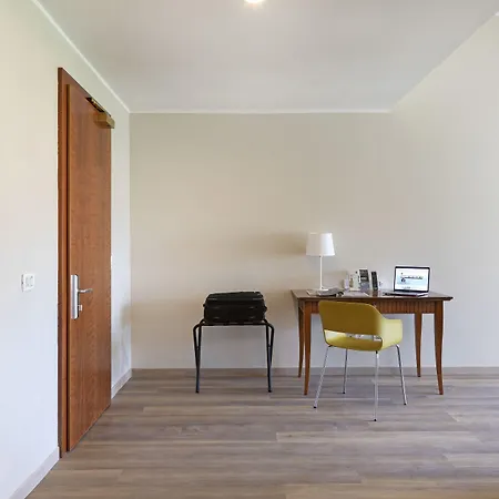 - Di Garda Hotel