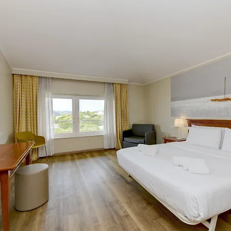 - Di Garda Hotel