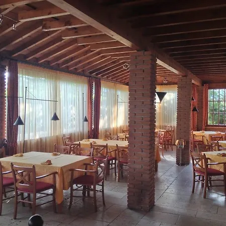 - Di Garda Hotel