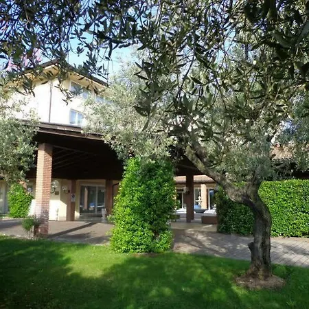- Di Garda 3* Affi