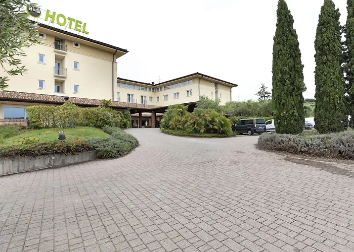 - Di Garda Отель Аффи