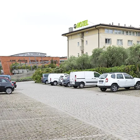 - Di Garda 3* Affi